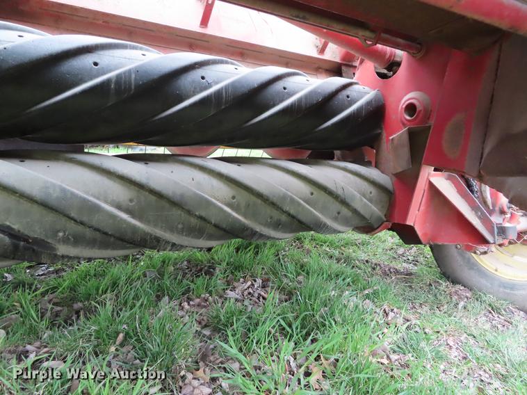 image for item DF7796 1992 New Holland 116 windrower