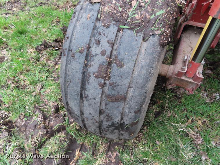 image for item DF7796 1992 New Holland 116 windrower