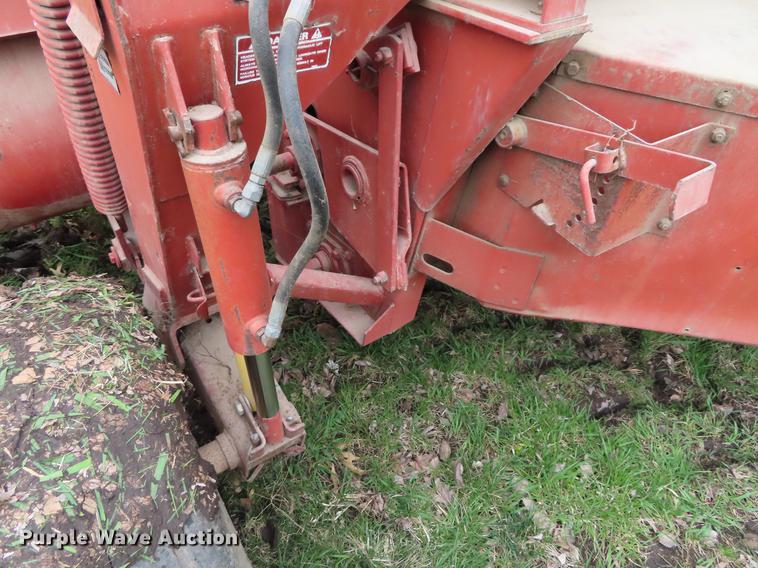 image for item DF7796 1992 New Holland 116 windrower