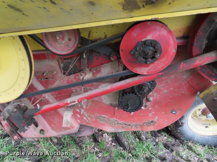 image for item DF7796 1992 New Holland 116 windrower