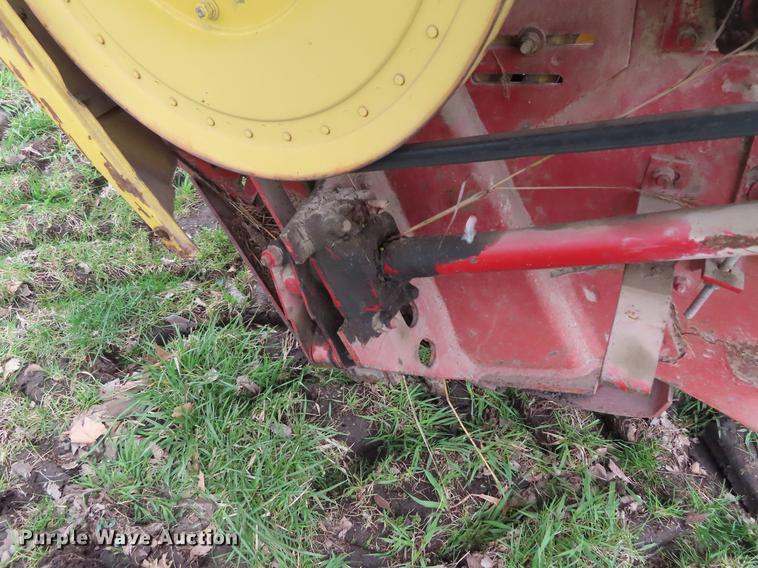image for item DF7796 1992 New Holland 116 windrower