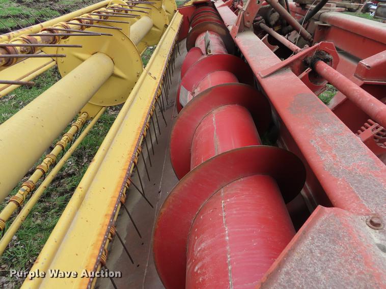 image for item DF7796 1992 New Holland 116 windrower