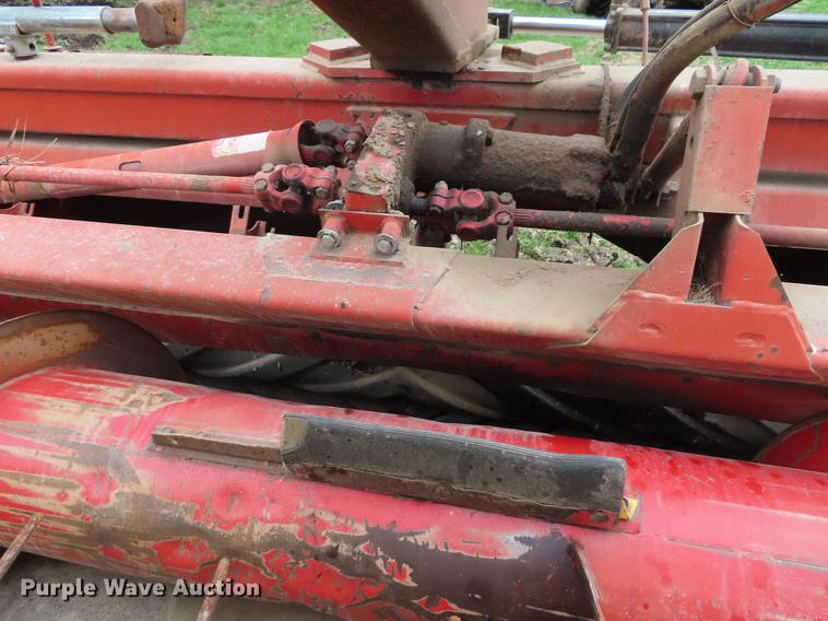 image for item DF7796 1992 New Holland 116 windrower
