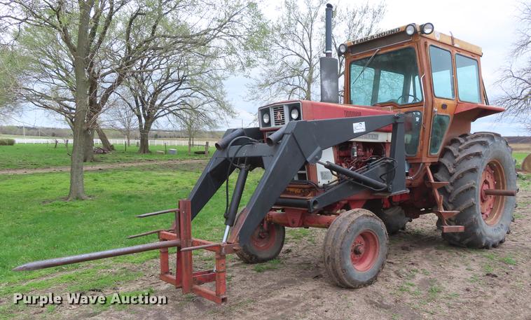 image for item DF7797 1974 International 766 tractor