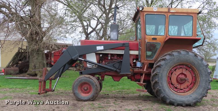 image for item DF7797 1974 International 766 tractor