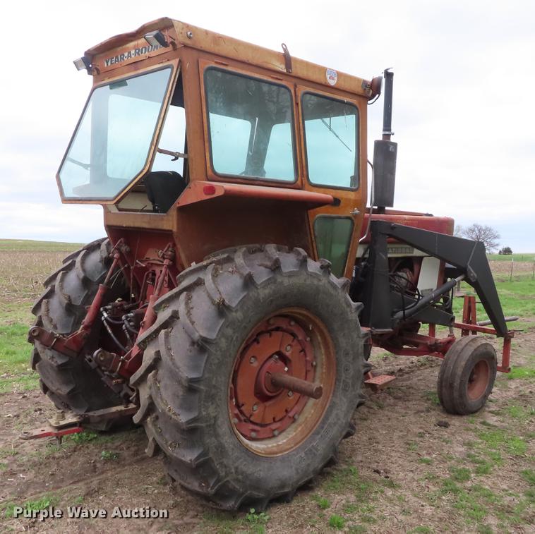 image for item DF7797 1974 International 766 tractor