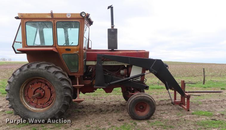 image for item DF7797 1974 International 766 tractor