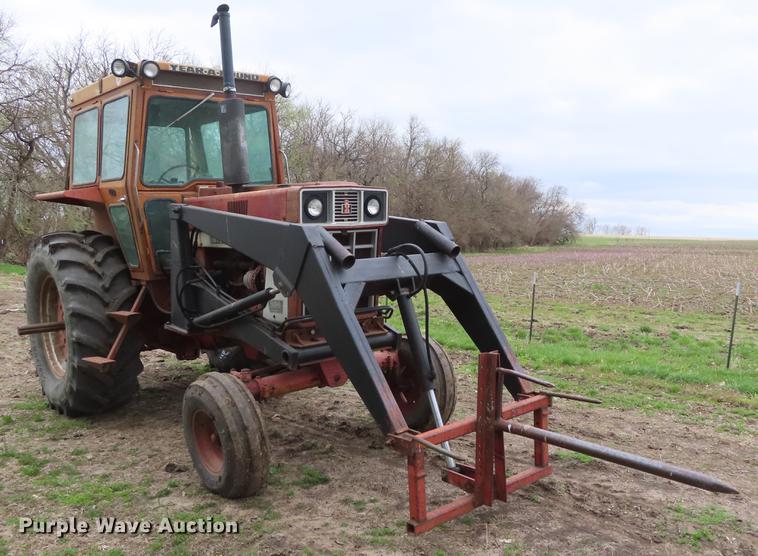 image for item DF7797 1974 International 766 tractor