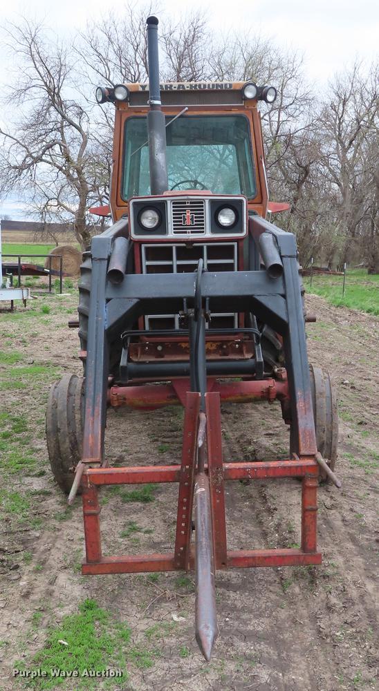 image for item DF7797 1974 International 766 tractor