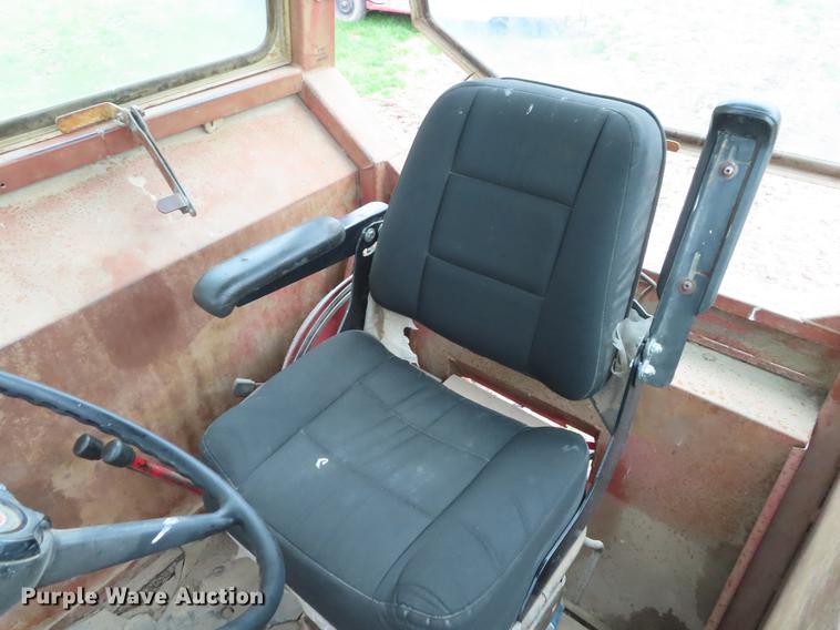 image for item DF7797 1974 International 766 tractor