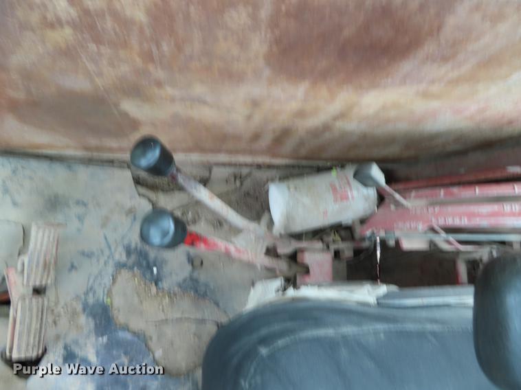 image for item DF7797 1974 International 766 tractor