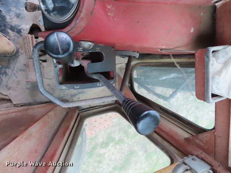 image for item DF7797 1974 International 766 tractor