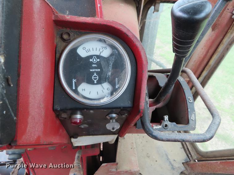 image for item DF7797 1974 International 766 tractor
