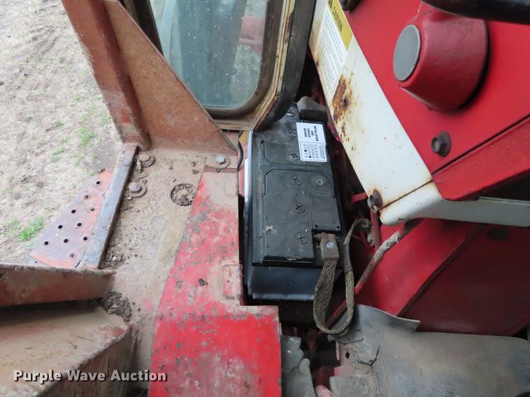 image for item DF7797 1974 International 766 tractor