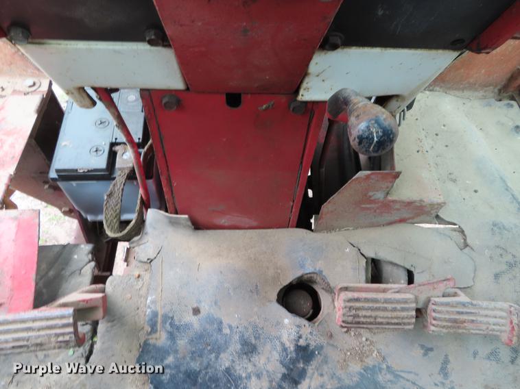 image for item DF7797 1974 International 766 tractor