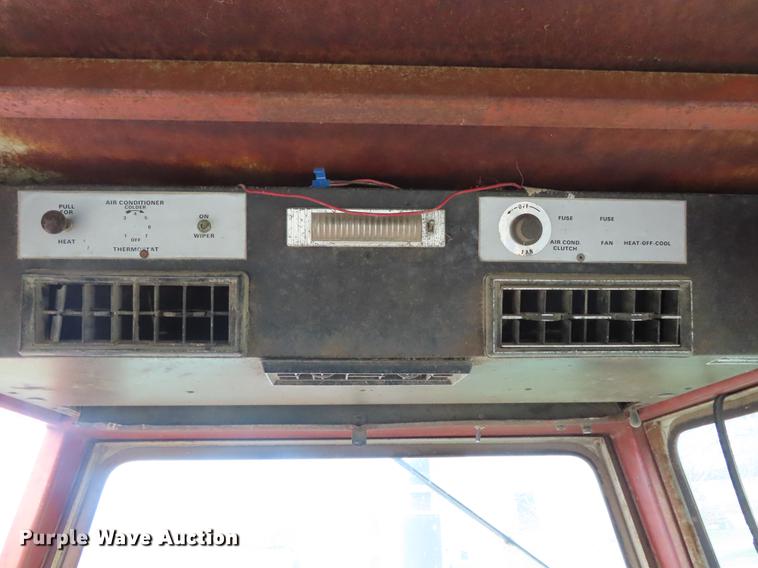 image for item DF7797 1974 International 766 tractor