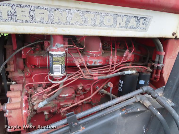 image for item DF7797 1974 International 766 tractor