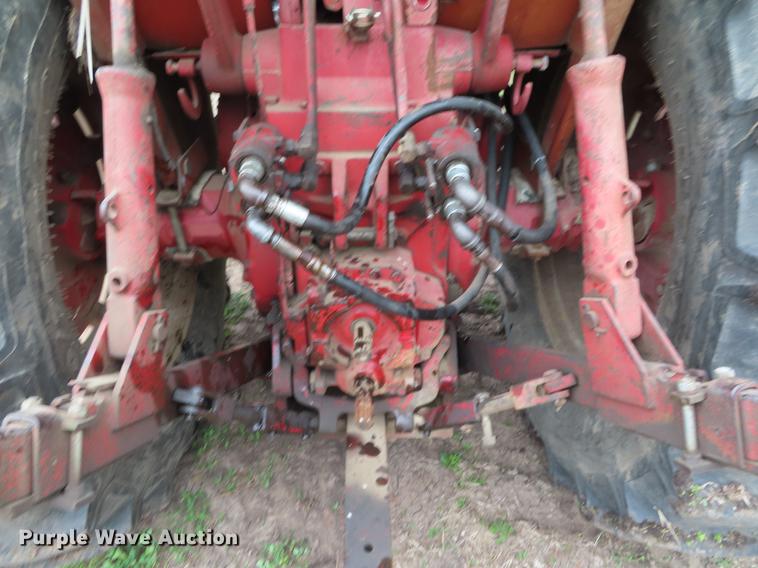 image for item DF7797 1974 International 766 tractor