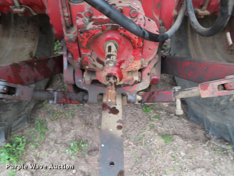 image for item DF7797 1974 International 766 tractor