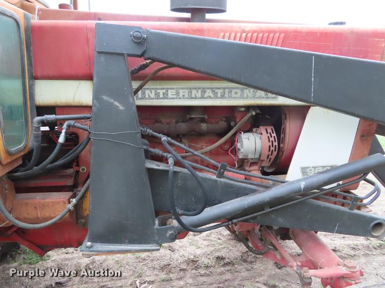 image for item DF7797 1974 International 766 tractor