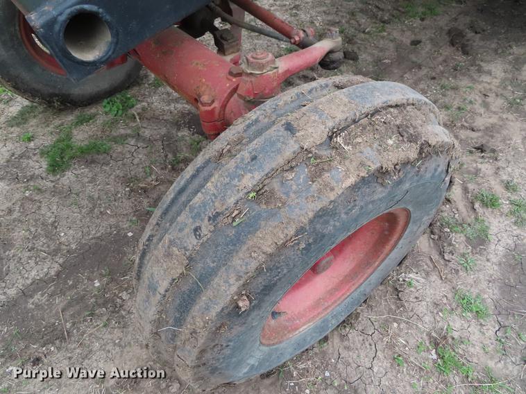 image for item DF7797 1974 International 766 tractor