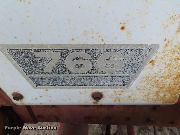 image for item DF7797 1974 International 766 tractor