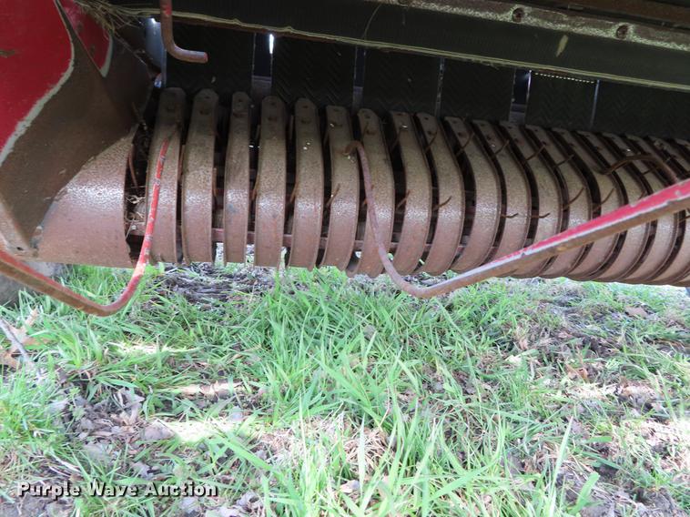 image for item DF7798 1992 Case IH 8460 round baler