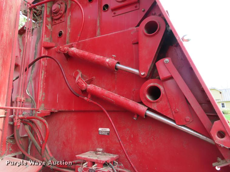 image for item DF7798 1992 Case IH 8460 round baler