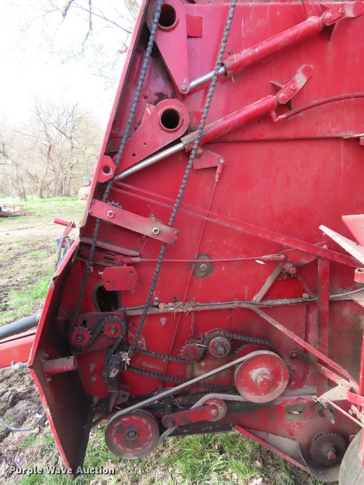 image for item DF7798 1992 Case IH 8460 round baler