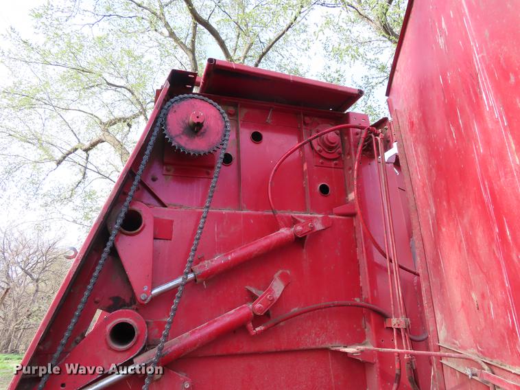image for item DF7798 1992 Case IH 8460 round baler