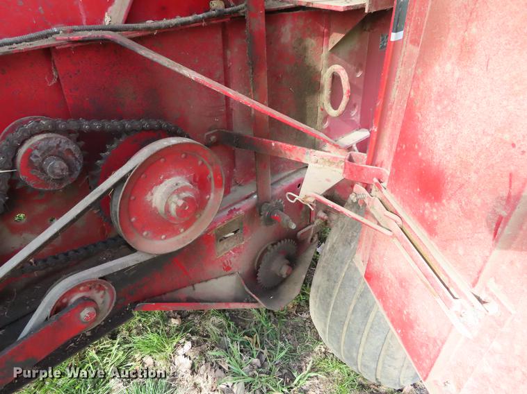 image for item DF7798 1992 Case IH 8460 round baler