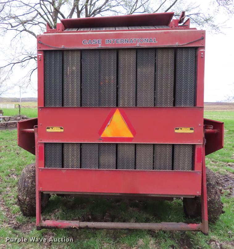image for item DF7799 1990 Case IH 8460 round baler