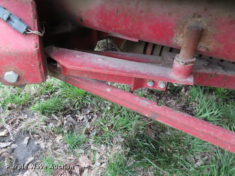 image for item DF7799 1990 Case IH 8460 round baler