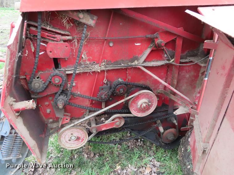 image for item DF7799 1990 Case IH 8460 round baler