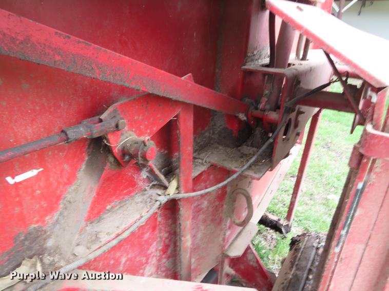 image for item DF7799 1990 Case IH 8460 round baler