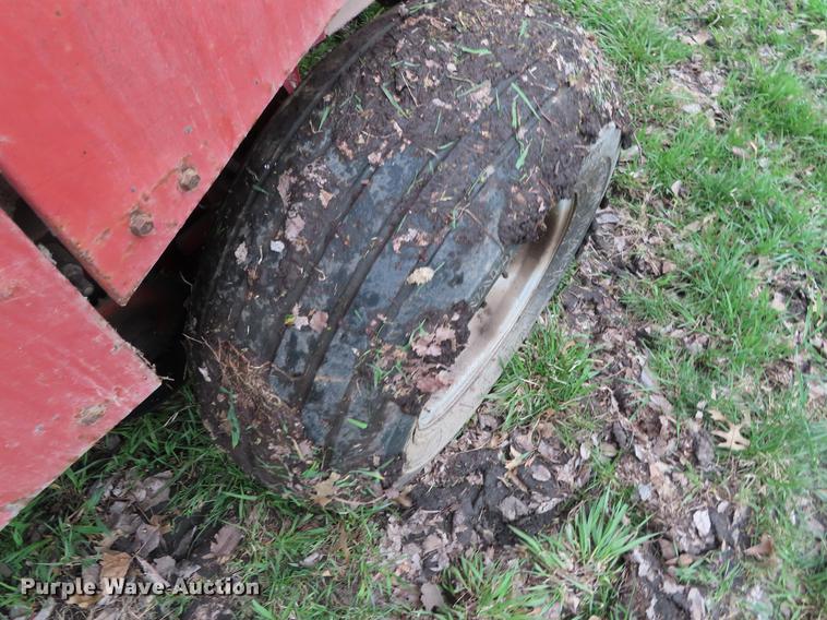image for item DF7799 1990 Case IH 8460 round baler