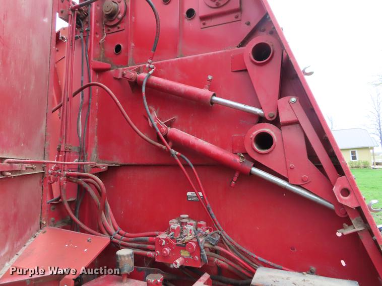image for item DF7799 1990 Case IH 8460 round baler