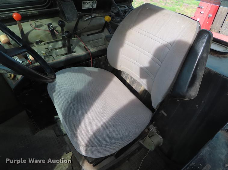 image for item DF7805 1984 Case IH 1896 tractor