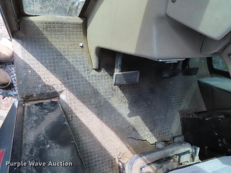 image for item DF7805 1984 Case IH 1896 tractor