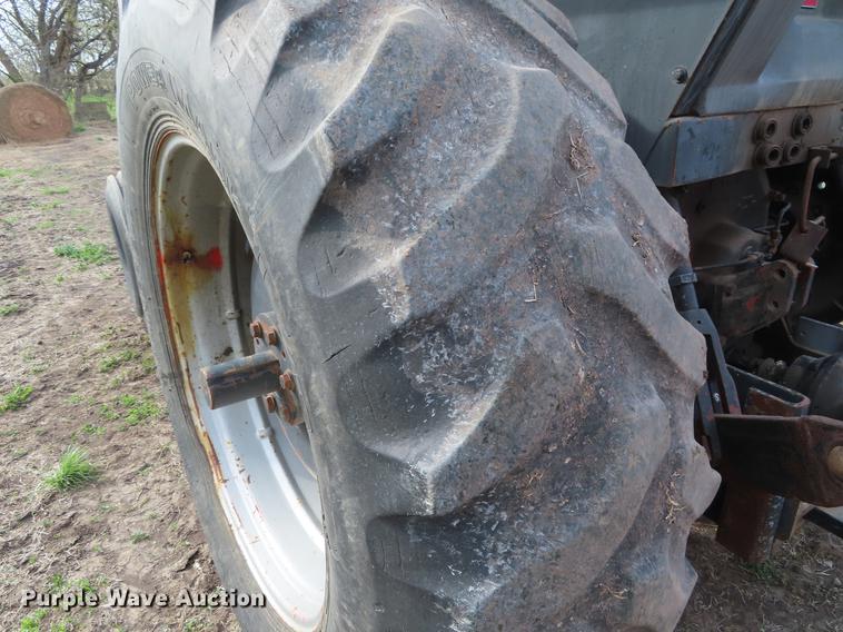 image for item DF7805 1984 Case IH 1896 tractor