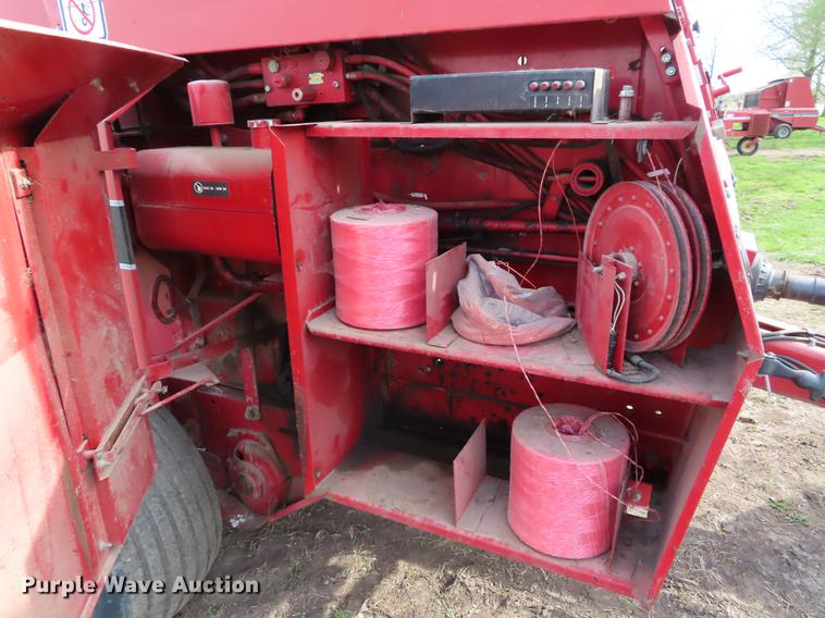 image for item DF7806 1989 Case IH 8460 round baler