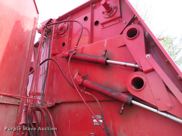 image for item DF7806 1989 Case IH 8460 round baler
