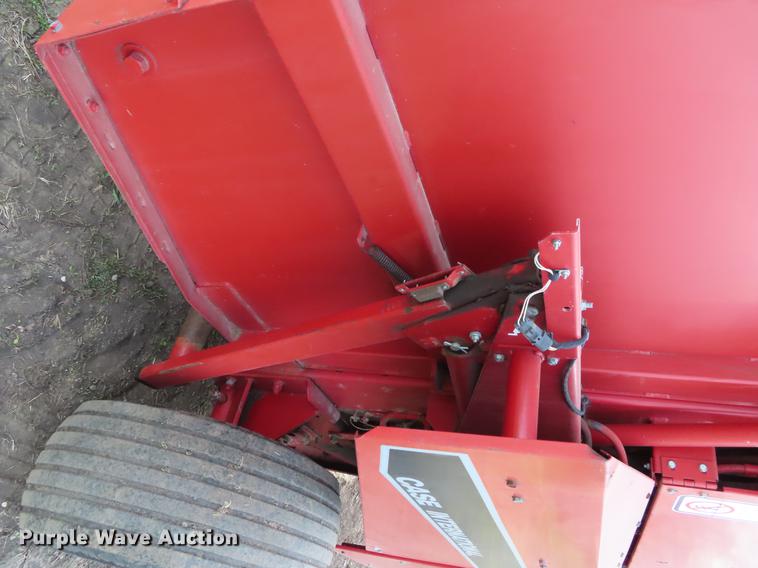 image for item DF7806 1989 Case IH 8460 round baler