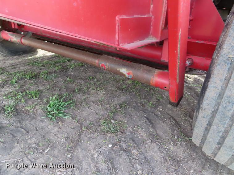 image for item DF7806 1989 Case IH 8460 round baler