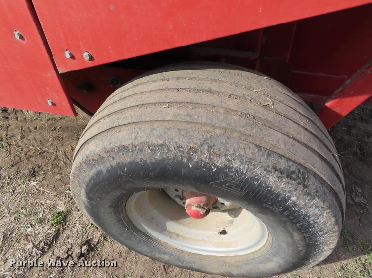 image for item DF7806 1989 Case IH 8460 round baler