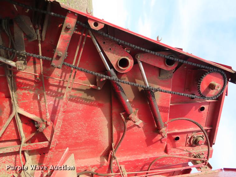 image for item DF7806 1989 Case IH 8460 round baler