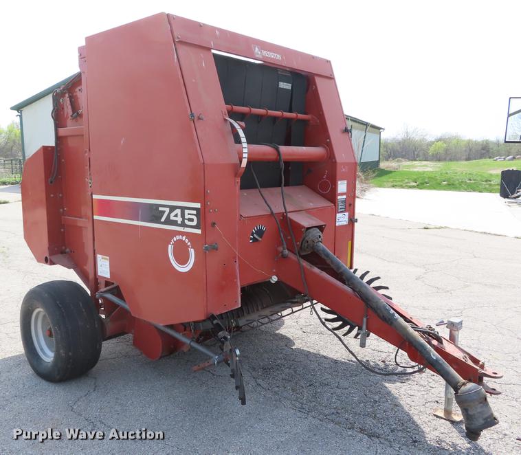 image for item DF7814 Hesston 745 round baler