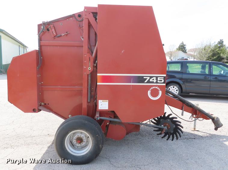image for item DF7814 Hesston 745 round baler