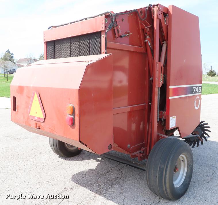 image for item DF7814 Hesston 745 round baler