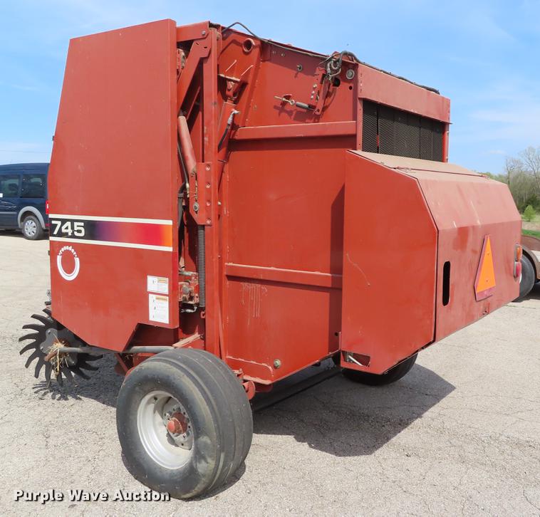 image for item DF7814 Hesston 745 round baler